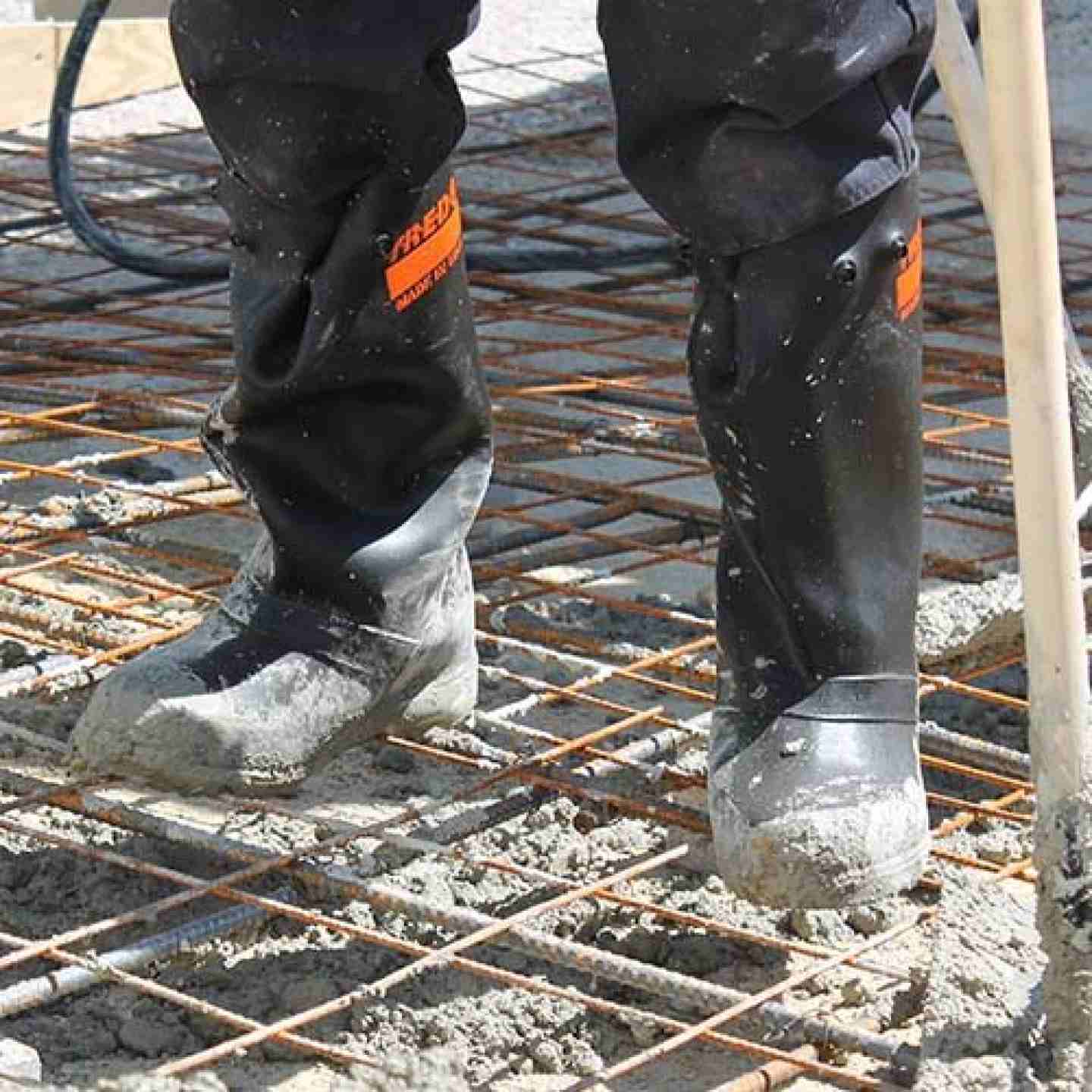 Treds 17" Rubber Concrete Boot/Overboot Medium Image 2